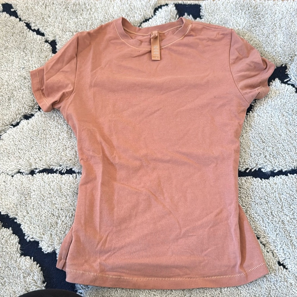 Skims Fits Everybody T-Shirt